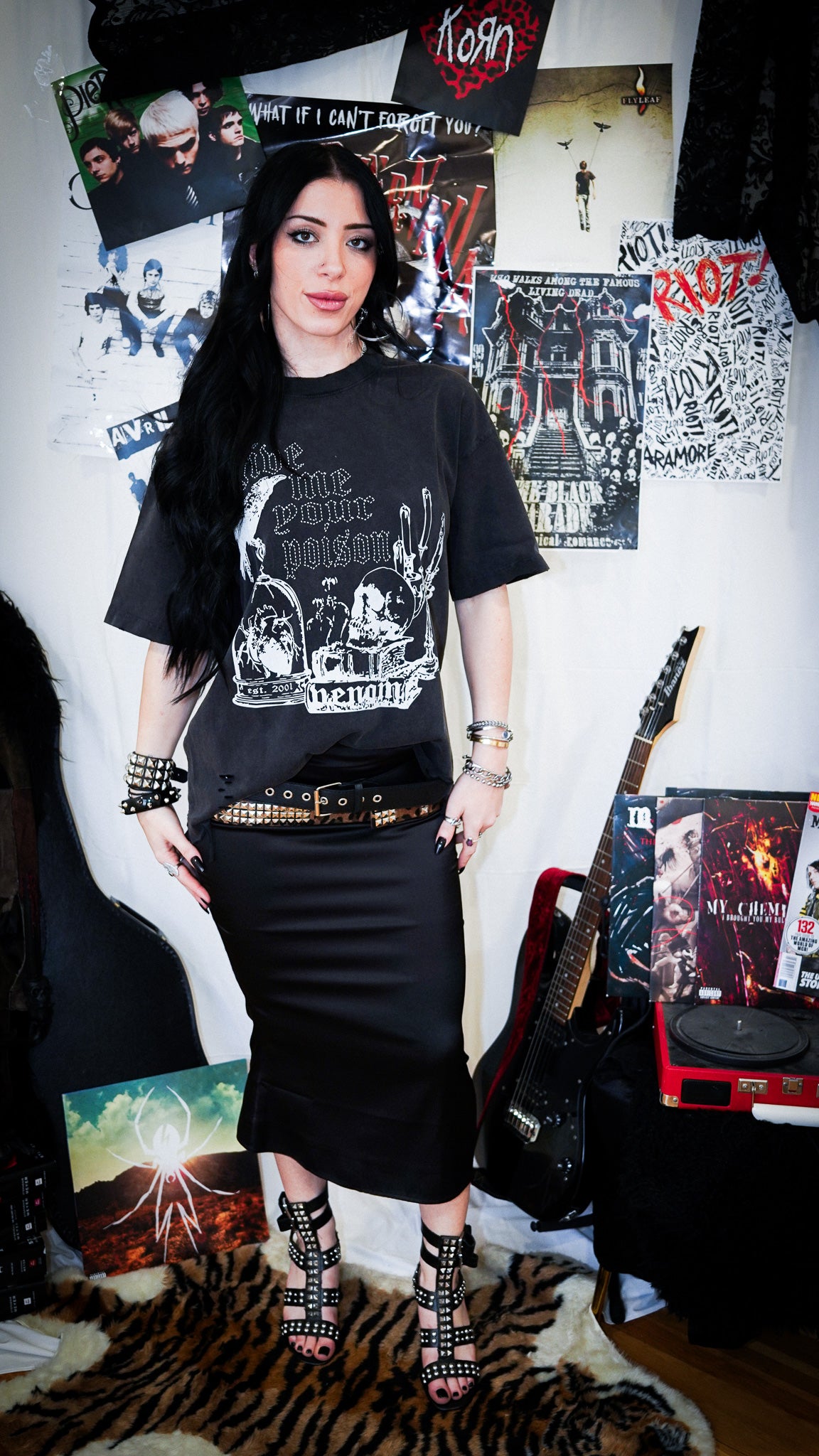 POISON DISTRESSED TEE